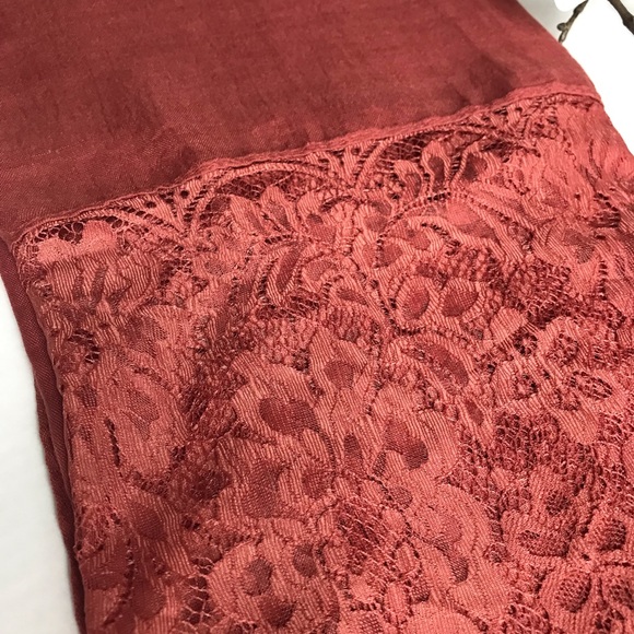 Beautiful light soft lace scarf. - Picture 2 of 2